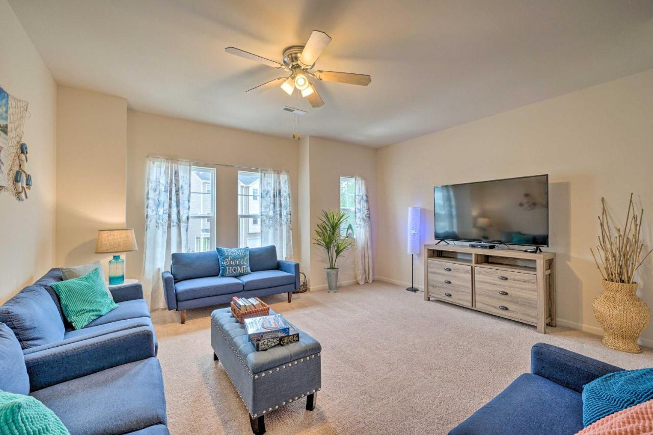 Modern Coastal Condo With Patio 1 Mi To Beaches! Carolina Beach Eksteriør billede