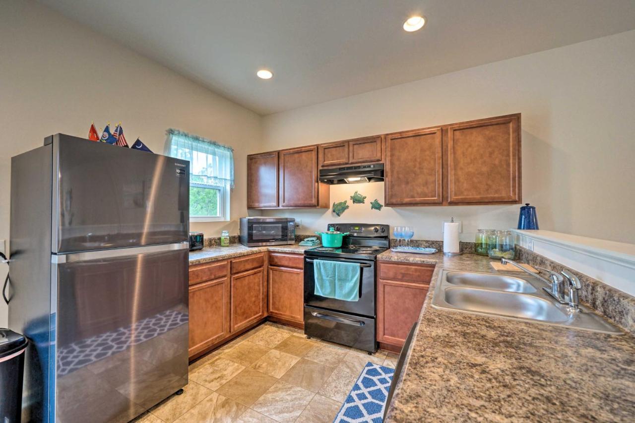 Modern Coastal Condo With Patio 1 Mi To Beaches! Carolina Beach Eksteriør billede