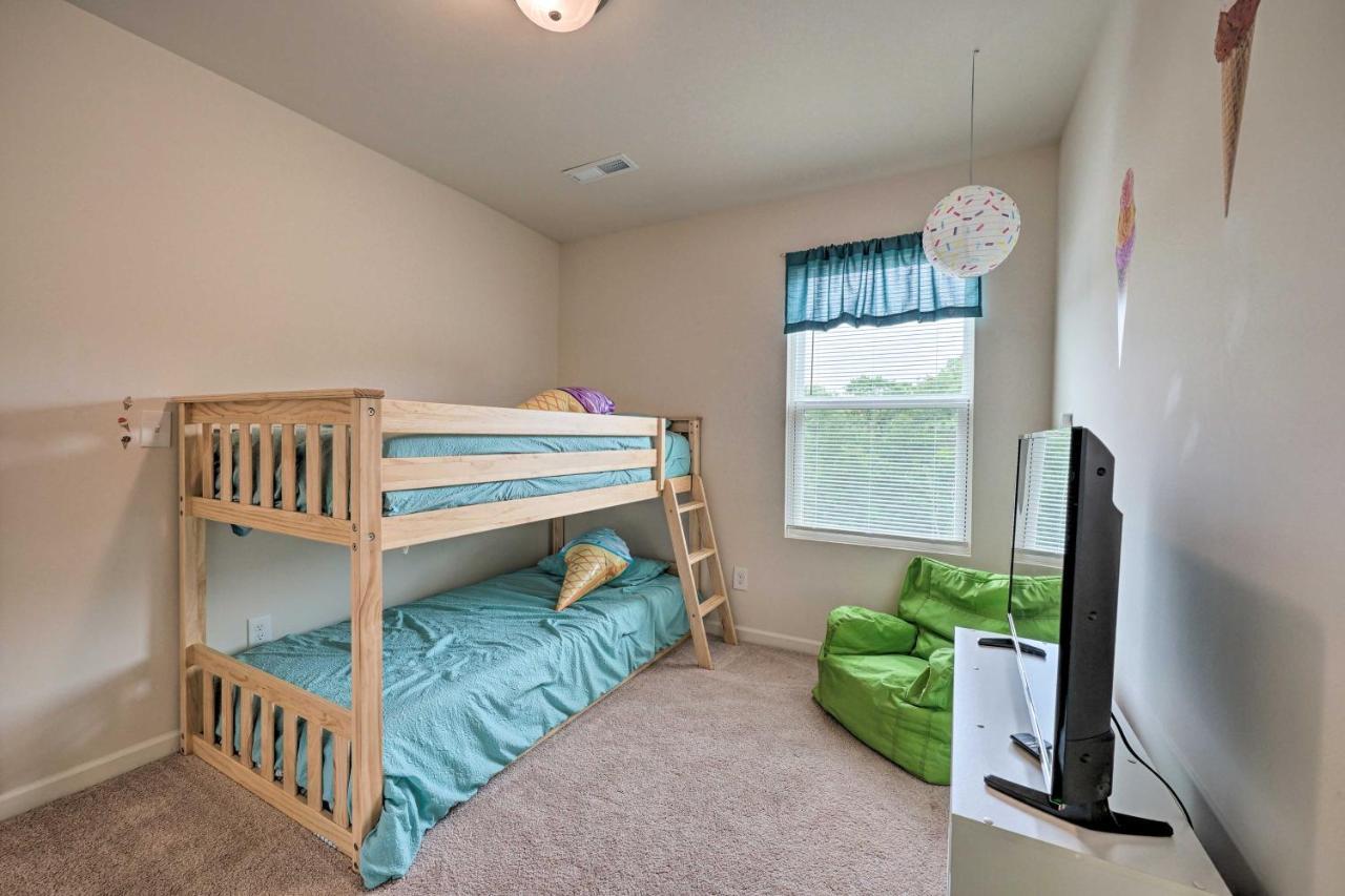 Modern Coastal Condo With Patio 1 Mi To Beaches! Carolina Beach Eksteriør billede