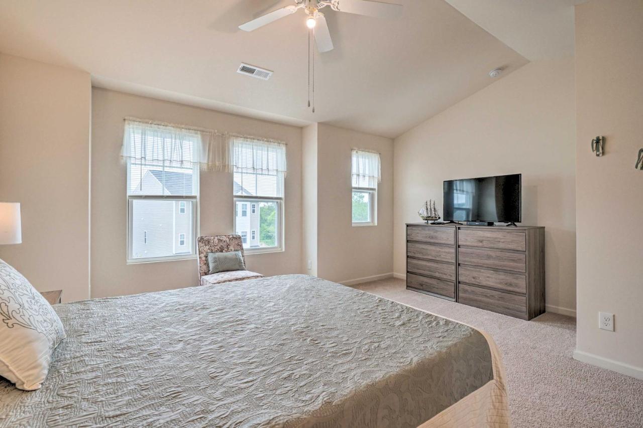 Modern Coastal Condo With Patio 1 Mi To Beaches! Carolina Beach Eksteriør billede
