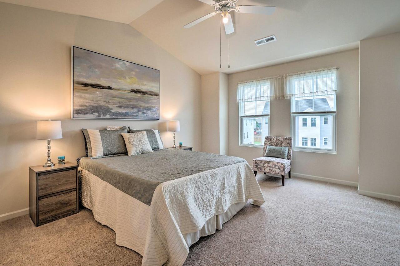 Modern Coastal Condo With Patio 1 Mi To Beaches! Carolina Beach Eksteriør billede
