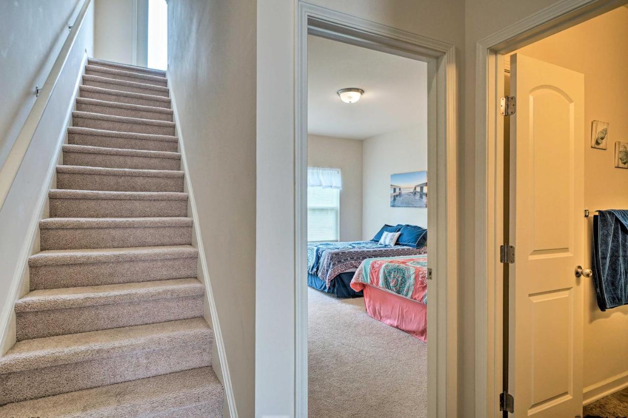 Modern Coastal Condo With Patio 1 Mi To Beaches! Carolina Beach Eksteriør billede