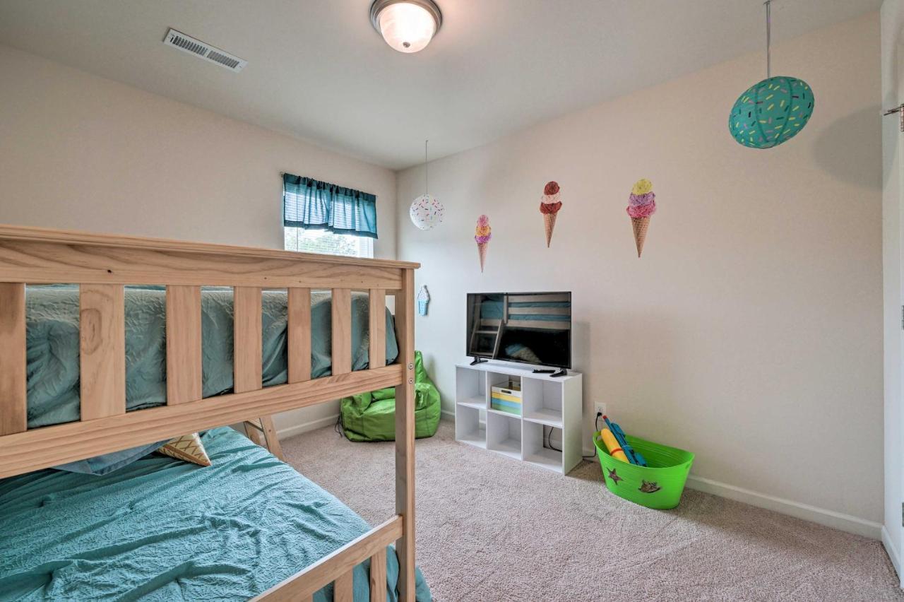 Modern Coastal Condo With Patio 1 Mi To Beaches! Carolina Beach Eksteriør billede