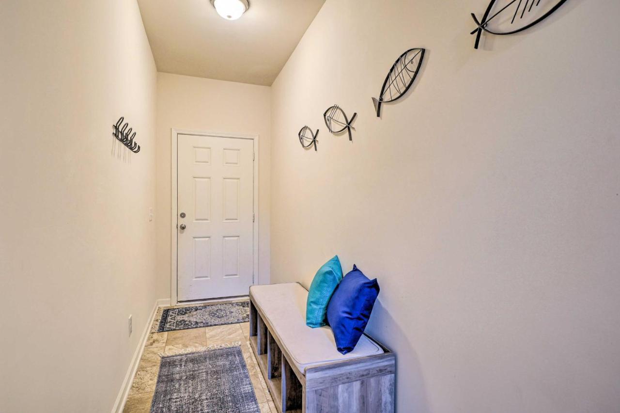 Modern Coastal Condo With Patio 1 Mi To Beaches! Carolina Beach Eksteriør billede